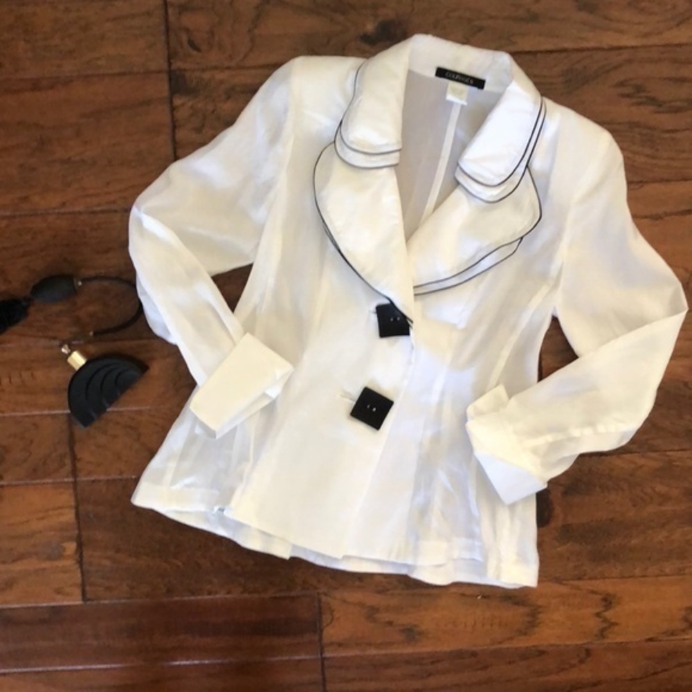 Courage B vintage look white/blk Dressy top